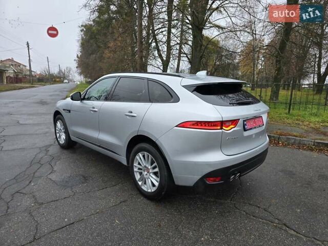 Серый Ягуар Ф-Пейс, объемом двигателя 2 л и пробегом 101 тыс. км за 25900 $, фото 7 на Automoto.ua
