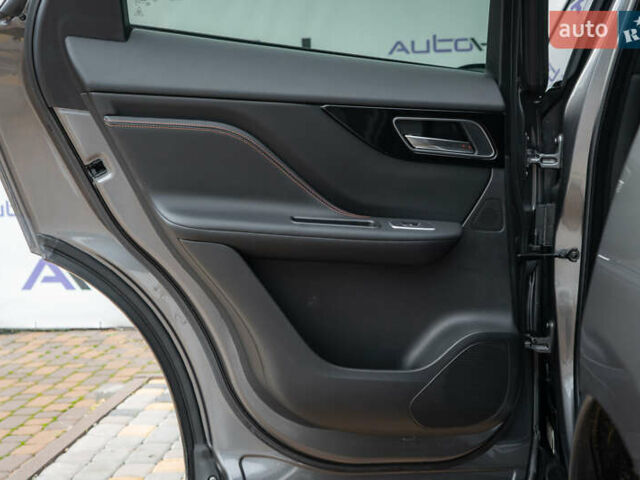 Сірий Ягуар Ф-Пейс, об'ємом двигуна 2 л та пробігом 58 тис. км за 27500 $, фото 49 на Automoto.ua