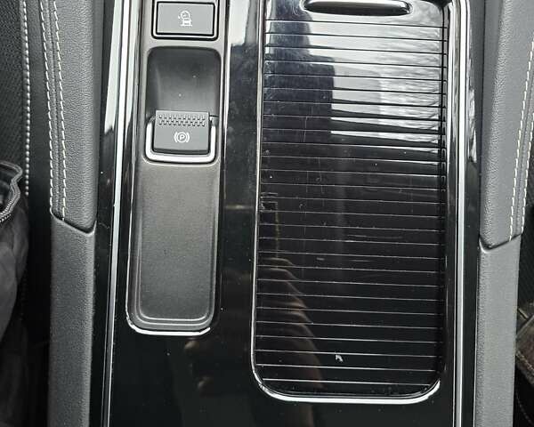 Серый Ягуар Ф-Пейс, объемом двигателя 2 л и пробегом 101 тыс. км за 25900 $, фото 49 на Automoto.ua