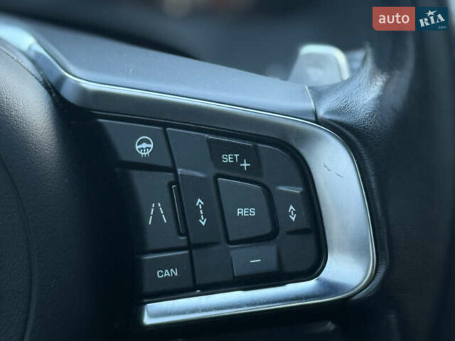 Серый Ягуар Ф-Пейс, объемом двигателя 3 л и пробегом 39 тыс. км за 33000 $, фото 23 на Automoto.ua