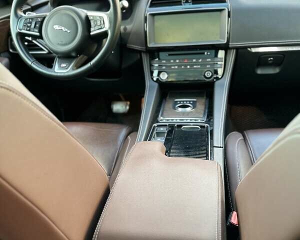 Ягуар Ф-Пейс 2018 у Южноукраинске на Automoto.ua Сірий Ягуар Ф-Пейс, об'ємом двигуна 3 л та пробігом 107 тис. км за 39500 $, фото 42 на Automoto.ua