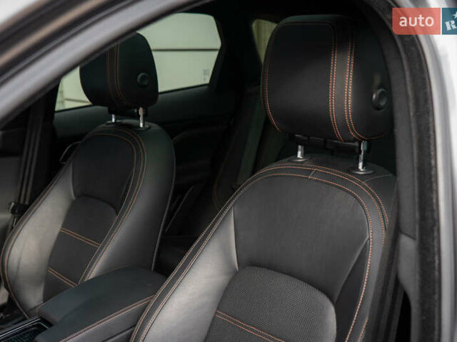 Сірий Ягуар Ф-Пейс, об'ємом двигуна 2 л та пробігом 58 тис. км за 27500 $, фото 45 на Automoto.ua