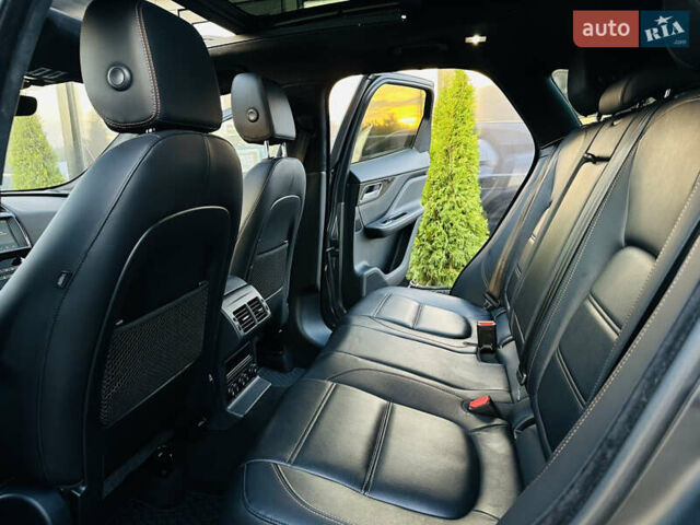 Серый Ягуар Ф-Пейс, объемом двигателя 2 л и пробегом 80 тыс. км за 28000 $, фото 16 на Automoto.ua