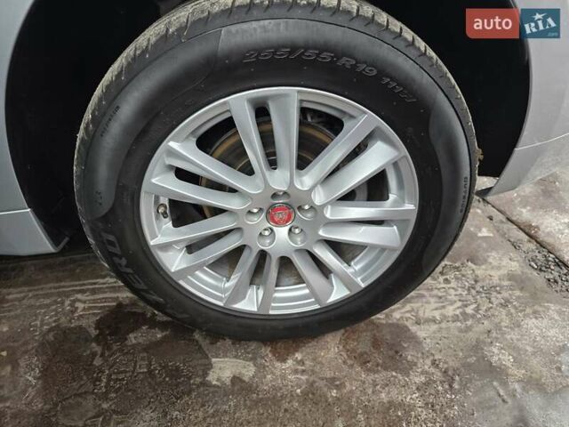 Серый Ягуар Ф-Пейс, объемом двигателя 2 л и пробегом 101 тыс. км за 25900 $, фото 17 на Automoto.ua