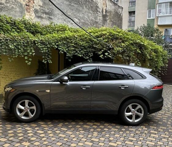 Серый Ягуар Ф-Пейс, объемом двигателя 2 л и пробегом 108 тыс. км за 19700 $, фото 1 на Automoto.ua