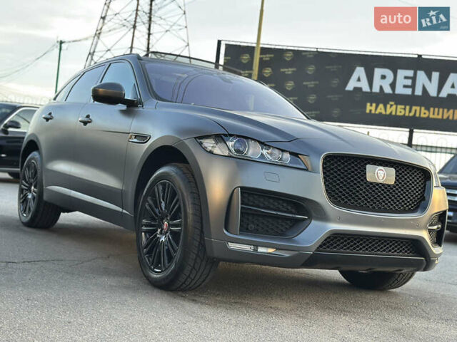 Серый Ягуар Ф-Пейс, объемом двигателя 2 л и пробегом 80 тыс. км за 28000 $, фото 8 на Automoto.ua