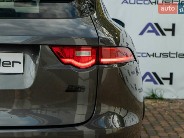 Сірий Ягуар Ф-Пейс, об'ємом двигуна 2 л та пробігом 58 тис. км за 27500 $, фото 26 на Automoto.ua