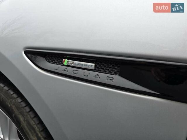 Серый Ягуар Ф-Пейс, объемом двигателя 2 л и пробегом 101 тыс. км за 25900 $, фото 6 на Automoto.ua