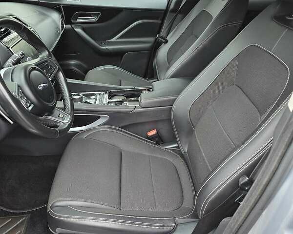 Серый Ягуар Ф-Пейс, объемом двигателя 2 л и пробегом 101 тыс. км за 25900 $, фото 27 на Automoto.ua