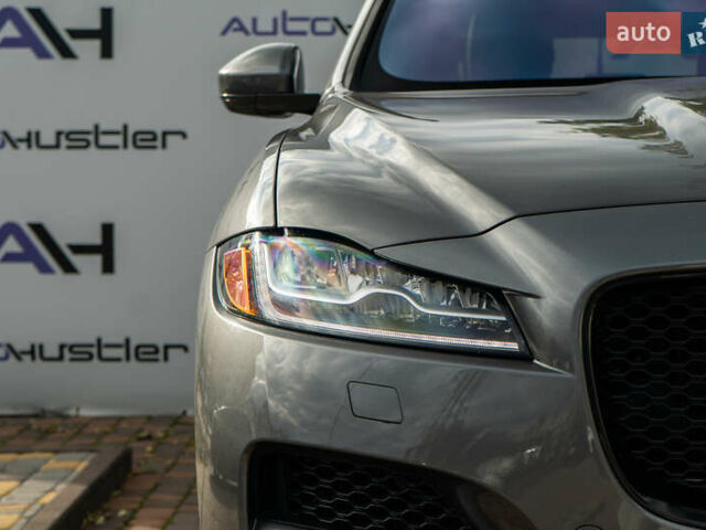 Сірий Ягуар Ф-Пейс, об'ємом двигуна 2 л та пробігом 58 тис. км за 27500 $, фото 23 на Automoto.ua