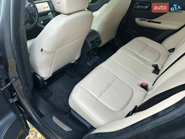 Серый Ягуар Ф-Пейс, объемом двигателя 2 л и пробегом 108 тыс. км за 31500 $, фото 14 на Automoto.ua