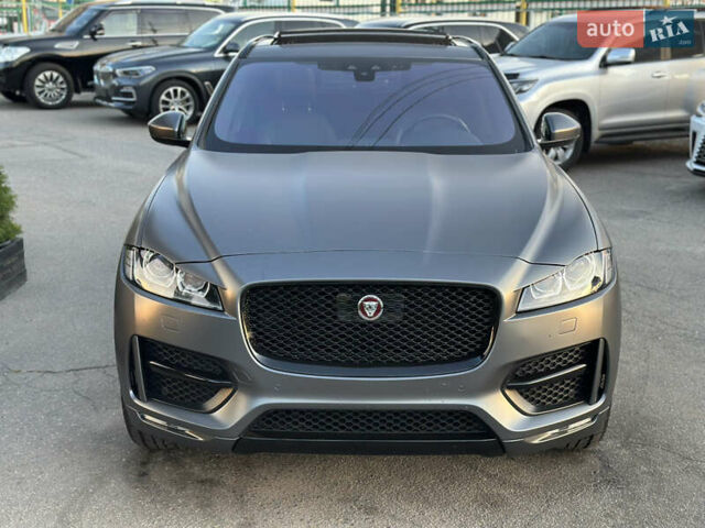 Серый Ягуар Ф-Пейс, объемом двигателя 2 л и пробегом 80 тыс. км за 28000 $, фото 7 на Automoto.ua