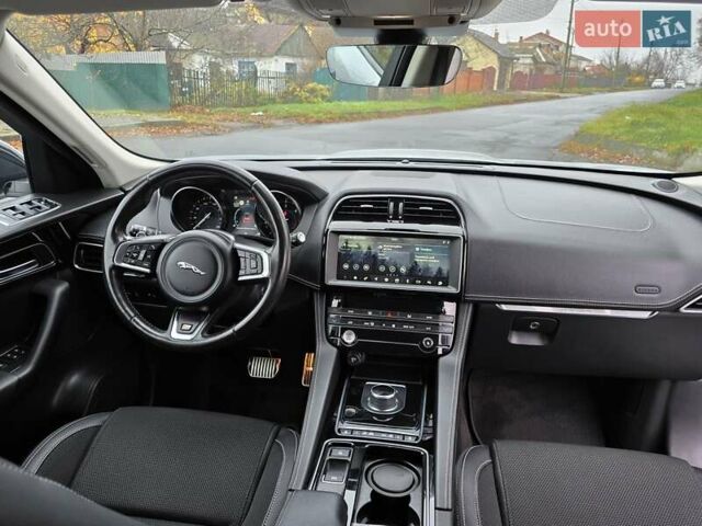 Серый Ягуар Ф-Пейс, объемом двигателя 2 л и пробегом 101 тыс. км за 25900 $, фото 40 на Automoto.ua