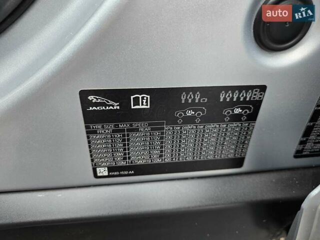 Серый Ягуар Ф-Пейс, объемом двигателя 2 л и пробегом 101 тыс. км за 25900 $, фото 19 на Automoto.ua