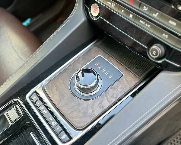 Ягуар Ф-Пейс 2018 у Южноукраинске на Automoto.ua Сірий Ягуар Ф-Пейс, об'ємом двигуна 3 л та пробігом 107 тис. км за 39500 $, фото 49 на Automoto.ua