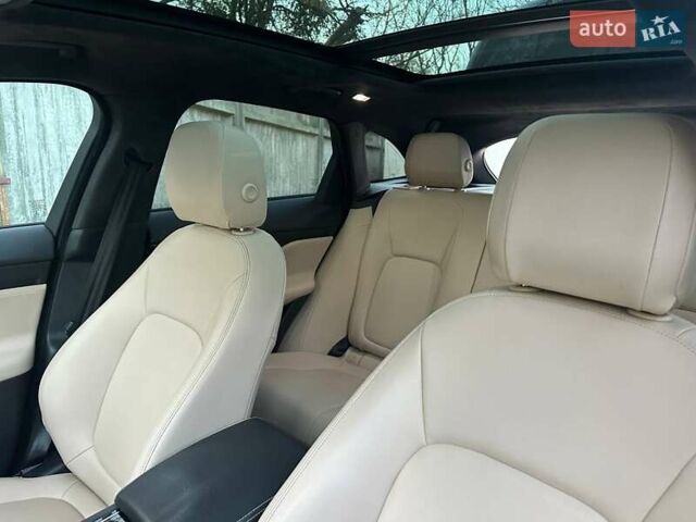 Серый Ягуар Ф-Пейс, объемом двигателя 2 л и пробегом 108 тыс. км за 31500 $, фото 13 на Automoto.ua