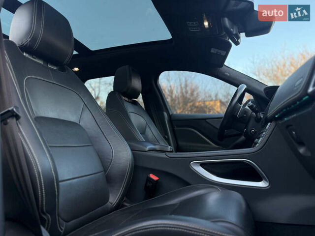 Серый Ягуар Ф-Пейс, объемом двигателя 3 л и пробегом 39 тыс. км за 33000 $, фото 10 на Automoto.ua