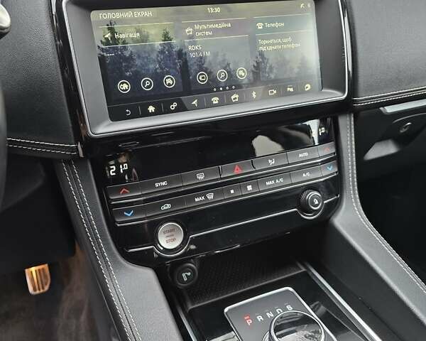 Серый Ягуар Ф-Пейс, объемом двигателя 2 л и пробегом 101 тыс. км за 25900 $, фото 30 на Automoto.ua