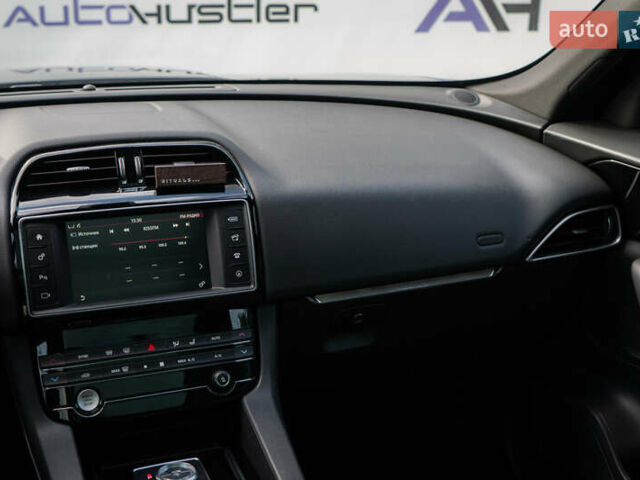 Сірий Ягуар Ф-Пейс, об'ємом двигуна 2 л та пробігом 58 тис. км за 27500 $, фото 38 на Automoto.ua