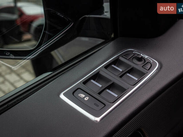 Сірий Ягуар Ф-Пейс, об'ємом двигуна 5 л та пробігом 28 тис. км за 55000 $, фото 45 на Automoto.ua