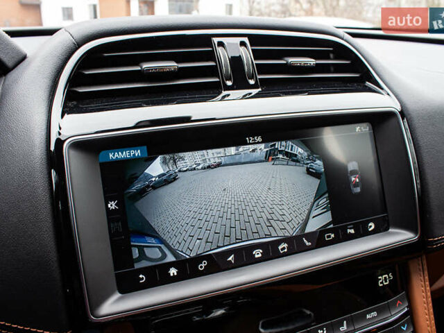 Сірий Ягуар Ф-Пейс, об'ємом двигуна 5 л та пробігом 28 тис. км за 55000 $, фото 95 на Automoto.ua