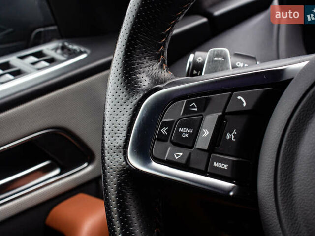 Сірий Ягуар Ф-Пейс, об'ємом двигуна 5 л та пробігом 28 тис. км за 55000 $, фото 58 на Automoto.ua