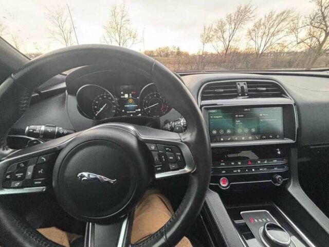 Серый Ягуар Ф-Пейс, объемом двигателя 2 л и пробегом 43 тыс. км за 5900 $, фото 12 на Automoto.ua