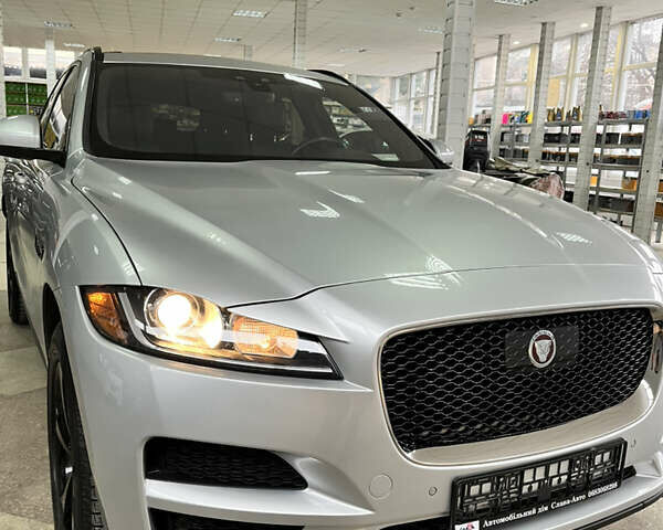 Сірий Ягуар Ф-Пейс, об'ємом двигуна 2 л та пробігом 73 тис. км за 25590 $, фото 4 на Automoto.ua