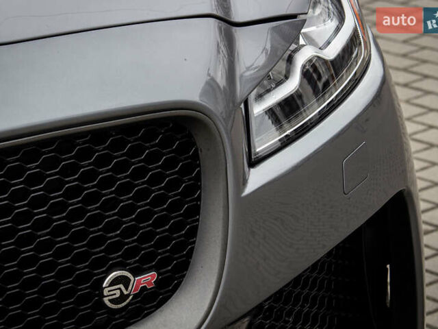 Сірий Ягуар Ф-Пейс, об'ємом двигуна 5 л та пробігом 28 тис. км за 55000 $, фото 2 на Automoto.ua