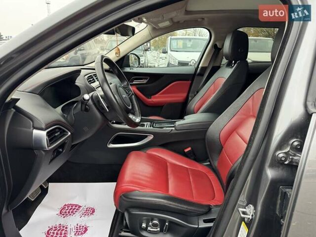 Серый Ягуар Ф-Пейс, объемом двигателя 2 л и пробегом 92 тыс. км за 28500 $, фото 13 на Automoto.ua