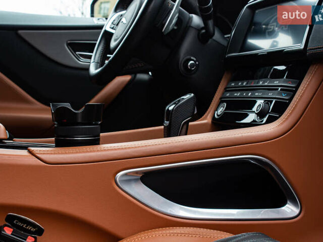 Сірий Ягуар Ф-Пейс, об'ємом двигуна 5 л та пробігом 28 тис. км за 55000 $, фото 77 на Automoto.ua