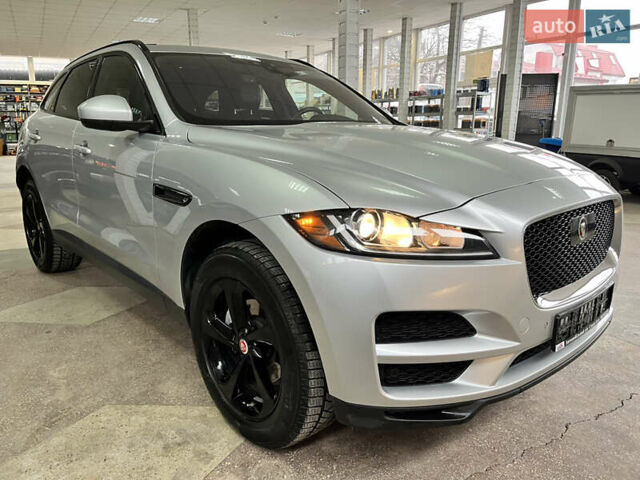 Сірий Ягуар Ф-Пейс, об'ємом двигуна 2 л та пробігом 73 тис. км за 25590 $, фото 6 на Automoto.ua