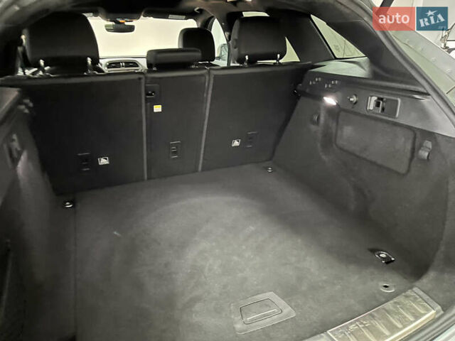 Сірий Ягуар Ф-Пейс, об'ємом двигуна 2 л та пробігом 73 тис. км за 25590 $, фото 41 на Automoto.ua