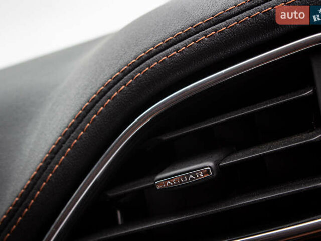 Сірий Ягуар Ф-Пейс, об'ємом двигуна 5 л та пробігом 28 тис. км за 55000 $, фото 75 на Automoto.ua