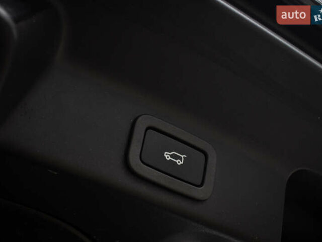 Сірий Ягуар Ф-Пейс, об'ємом двигуна 5 л та пробігом 28 тис. км за 55000 $, фото 41 на Automoto.ua