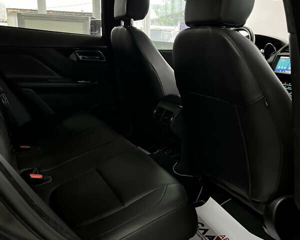 Сірий Ягуар Ф-Пейс, об'ємом двигуна 2 л та пробігом 73 тис. км за 25590 $, фото 38 на Automoto.ua