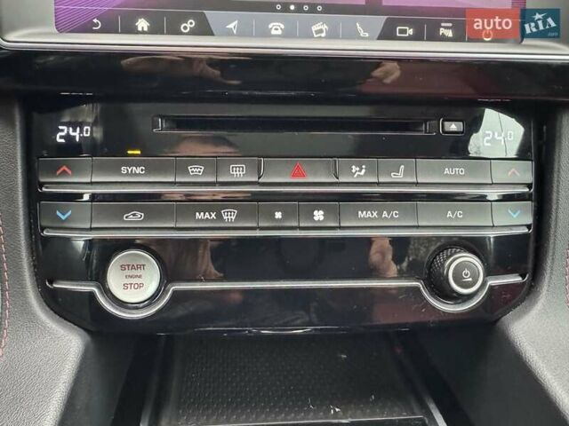 Серый Ягуар Ф-Пейс, объемом двигателя 2 л и пробегом 92 тыс. км за 28500 $, фото 17 на Automoto.ua