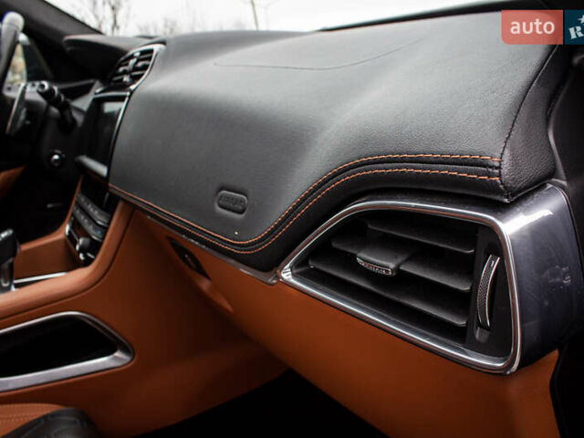 Сірий Ягуар Ф-Пейс, об'ємом двигуна 5 л та пробігом 28 тис. км за 55000 $, фото 74 на Automoto.ua