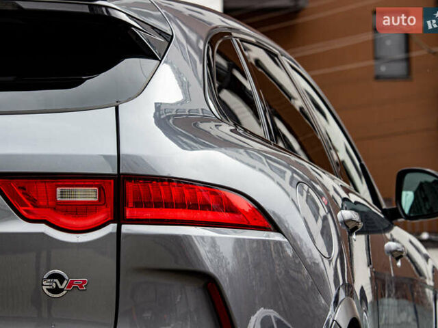 Сірий Ягуар Ф-Пейс, об'ємом двигуна 5 л та пробігом 28 тис. км за 55000 $, фото 37 на Automoto.ua