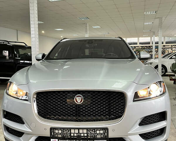 Сірий Ягуар Ф-Пейс, об'ємом двигуна 2 л та пробігом 73 тис. км за 25590 $, фото 3 на Automoto.ua