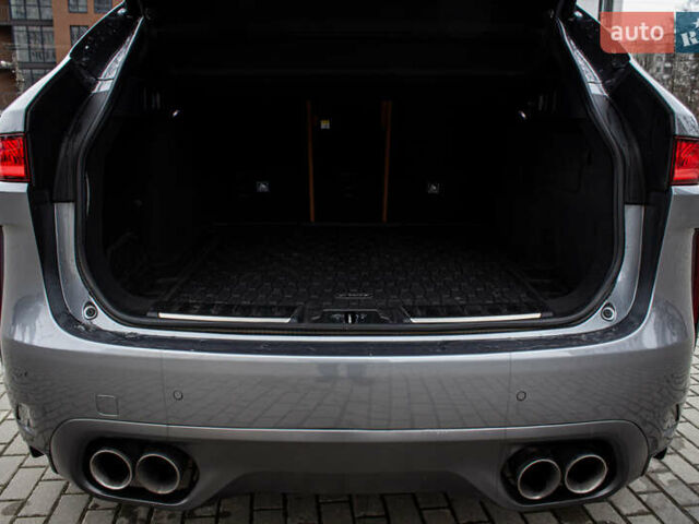 Сірий Ягуар Ф-Пейс, об'ємом двигуна 5 л та пробігом 28 тис. км за 55000 $, фото 42 на Automoto.ua