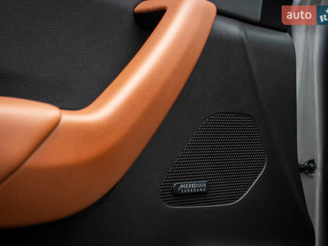 Сірий Ягуар Ф-Пейс, об'ємом двигуна 5 л та пробігом 28 тис. км за 55000 $, фото 44 на Automoto.ua