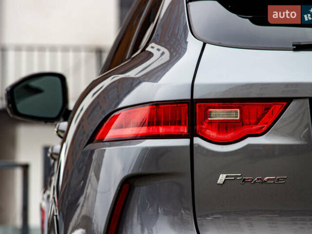 Сірий Ягуар Ф-Пейс, об'ємом двигуна 5 л та пробігом 28 тис. км за 55000 $, фото 35 на Automoto.ua