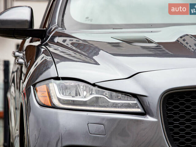 Сірий Ягуар Ф-Пейс, об'ємом двигуна 5 л та пробігом 28 тис. км за 55000 $, фото 3 на Automoto.ua