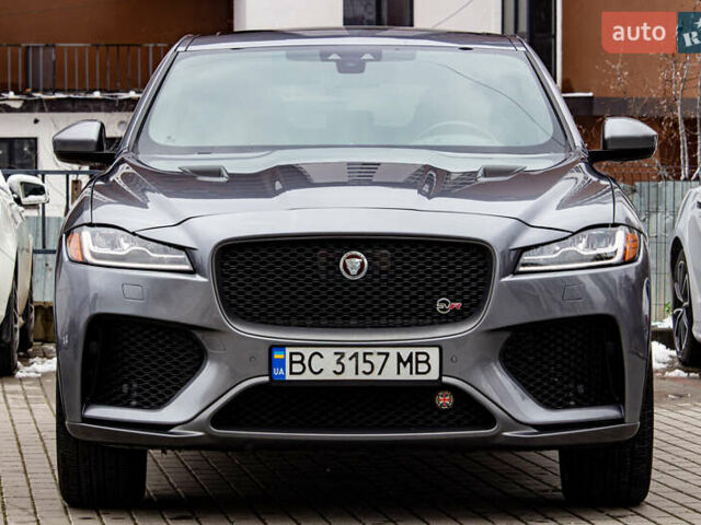 Сірий Ягуар Ф-Пейс, об'ємом двигуна 5 л та пробігом 28 тис. км за 55000 $, фото 4 на Automoto.ua
