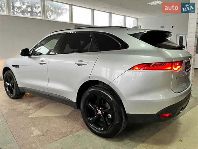 Сірий Ягуар Ф-Пейс, об'ємом двигуна 2 л та пробігом 73 тис. км за 25590 $, фото 16 на Automoto.ua