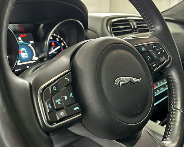 Сірий Ягуар Ф-Пейс, об'ємом двигуна 2 л та пробігом 73 тис. км за 25590 $, фото 27 на Automoto.ua