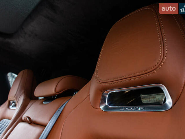 Сірий Ягуар Ф-Пейс, об'ємом двигуна 5 л та пробігом 28 тис. км за 55000 $, фото 87 на Automoto.ua