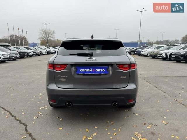 Серый Ягуар Ф-Пейс, объемом двигателя 2 л и пробегом 92 тыс. км за 28500 $, фото 5 на Automoto.ua