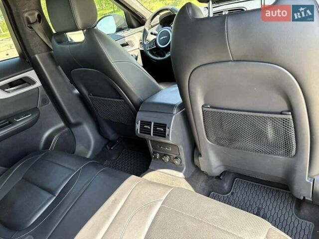Сірий Ягуар Ф-Пейс, об'ємом двигуна 2 л та пробігом 96 тис. км за 32500 $, фото 17 на Automoto.ua